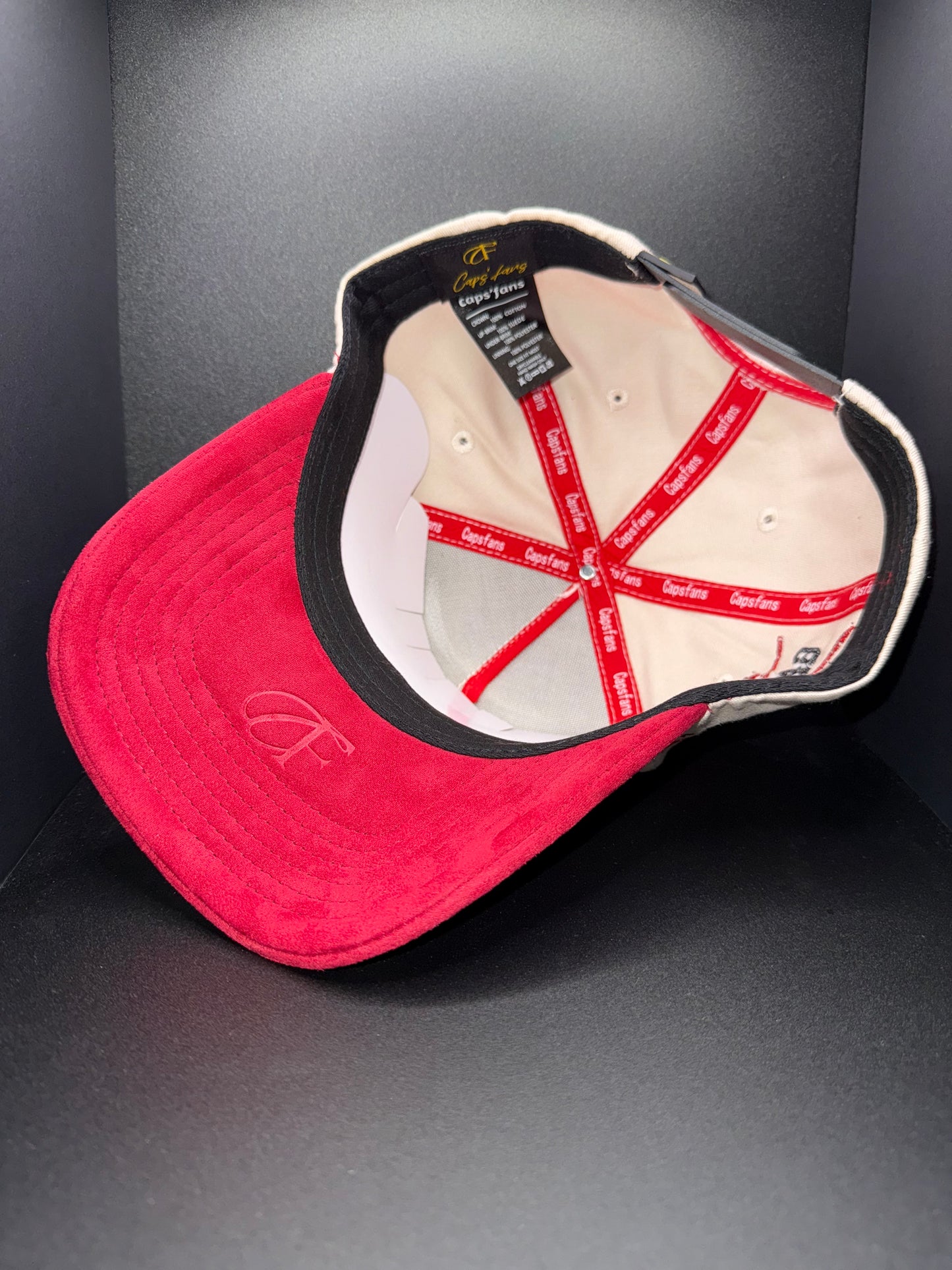 Gallo Red hat